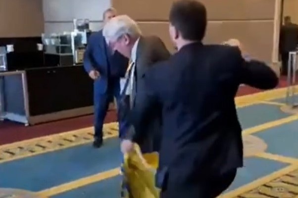 Khoanh khac quan chuc Nga - Ukraine xo xat tai Tho Nhi Ky hinh anh