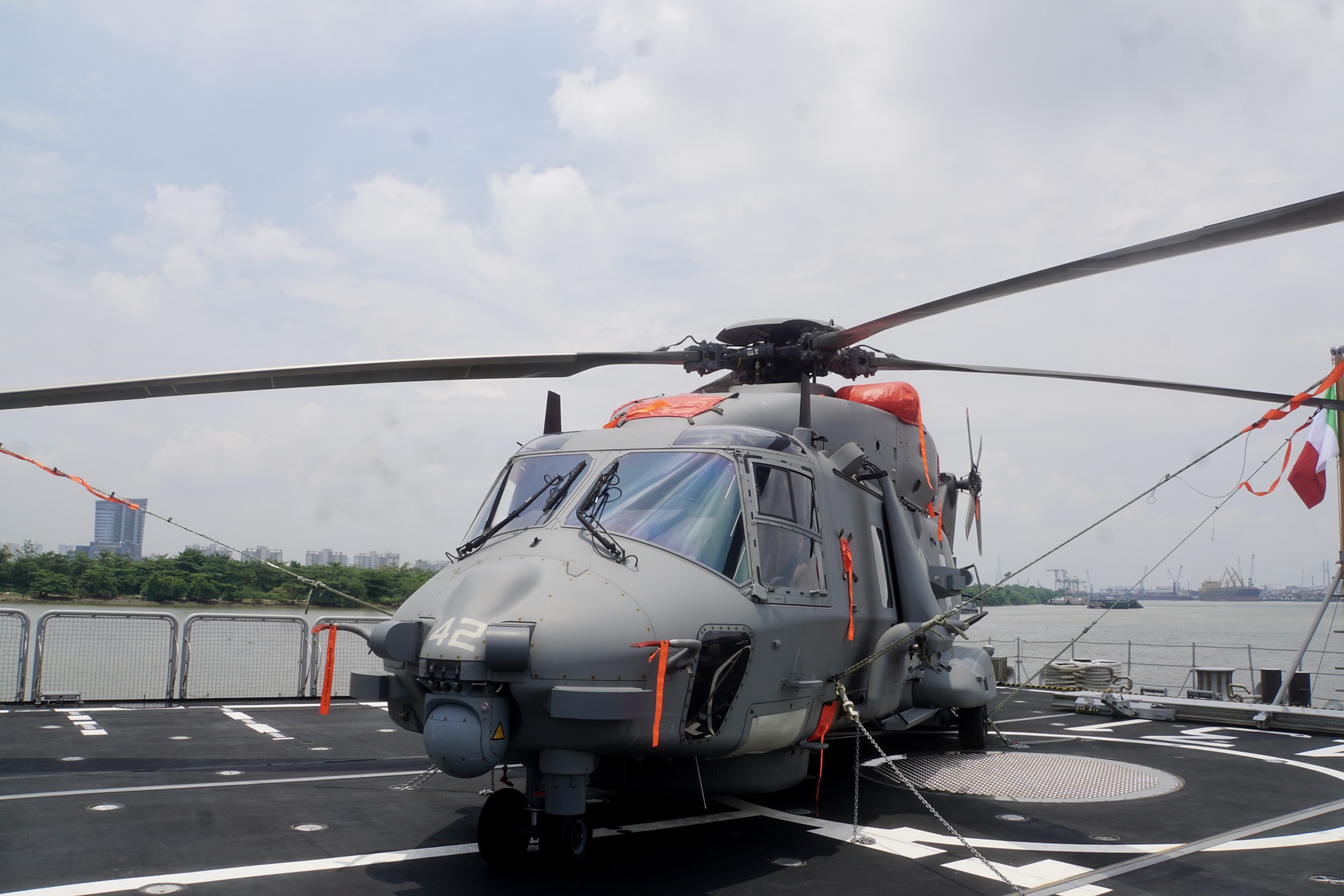 tau hai quan italy anh 8