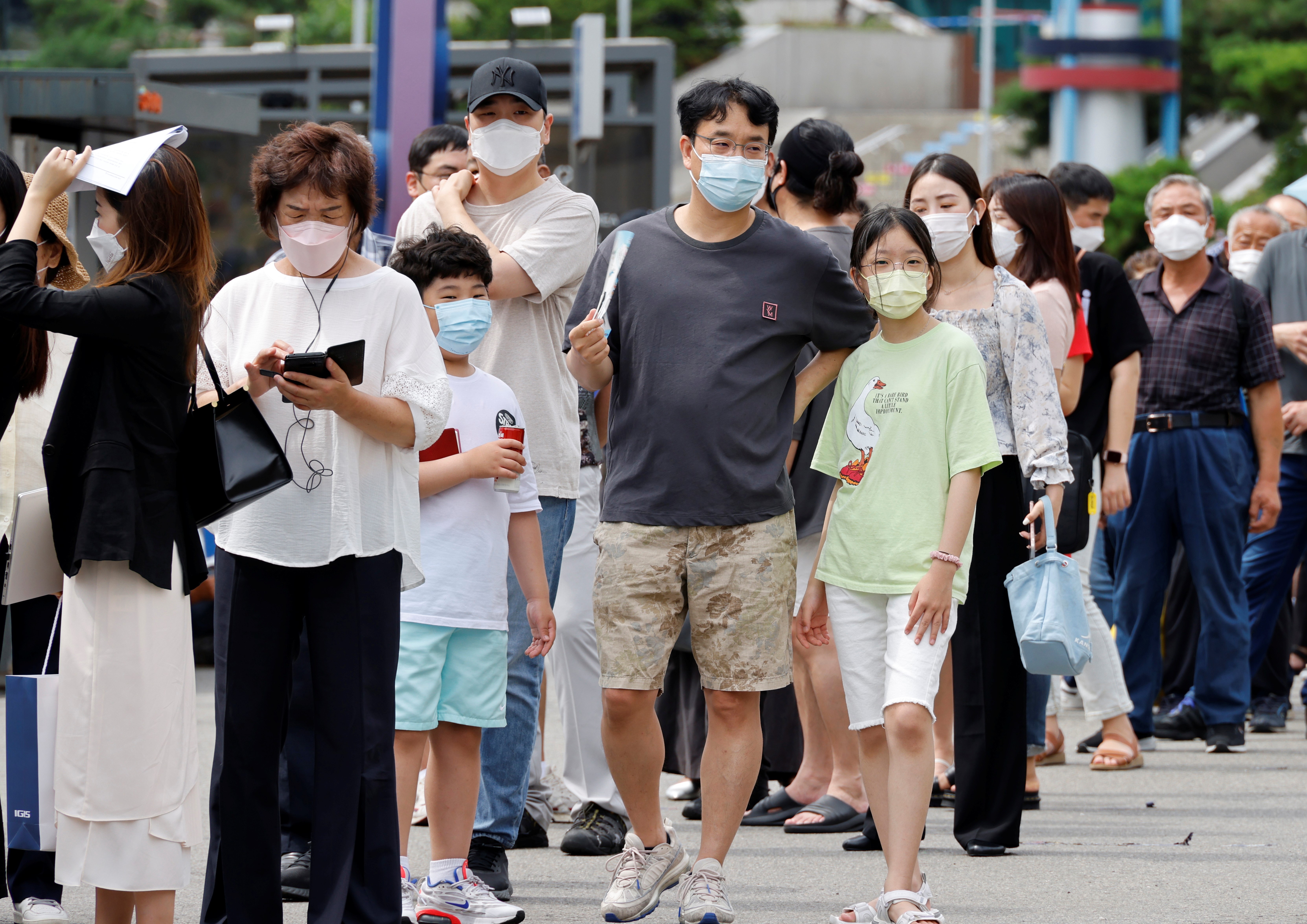 Han Quoc bo hau het han che Covid-19 tu ngay 1/6 hinh anh