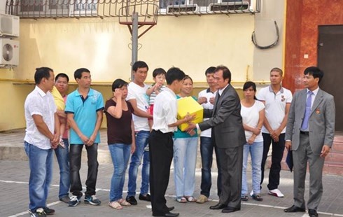 Nguoi Viet o dong Ukraine kho ve nha hinh anh