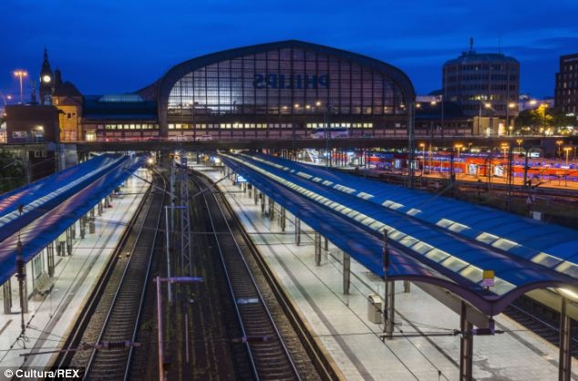 Giau xac hai be so sinh trong tu gui do hinh anh