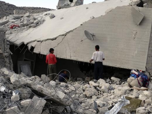 Thi tran o Syria tan hoang sau khi My khong kich hinh anh