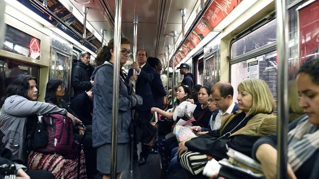 IS am muu tan cong tau dien ngam My, Phap hinh anh