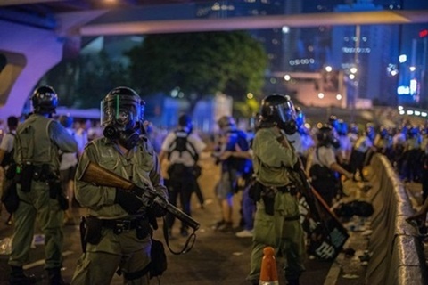 Thanh tra Hong Kong khong xu ly bieu tinh, no sung tu sat hinh anh