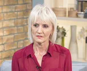 Nguoi phu nu noi giong nuoc ngoai sau chan thuong nao hinh anh