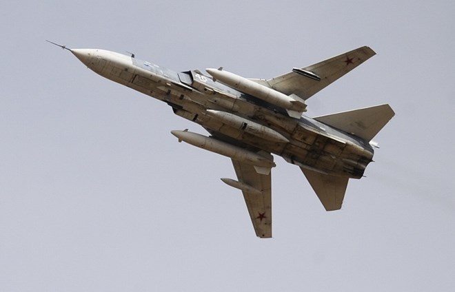 May bay tiem kich Nhat cat canh chan cuong kich Nga hinh anh