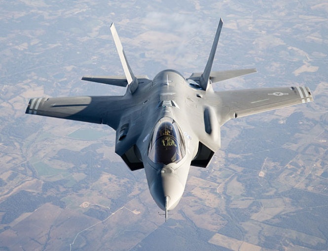 Chinh khach My di chao hang vu khi hinh anh