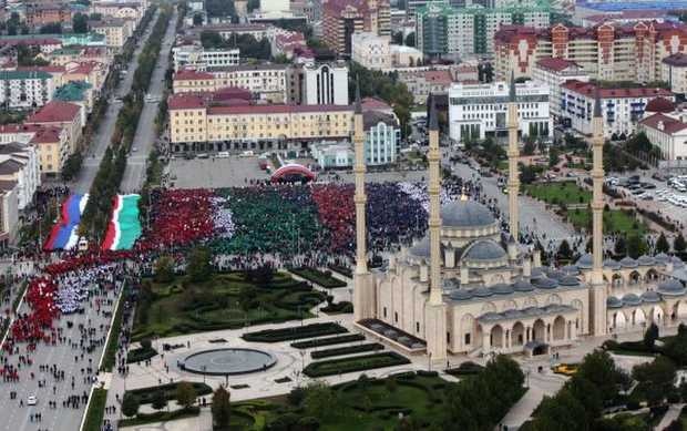 100.000 nguoi Nga dieu hanh mung sinh nhat Putin hinh anh