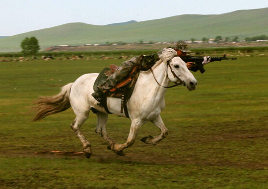 Ky binh Trung Quoc ban sung, phi dao giua thao nguyen hinh anh