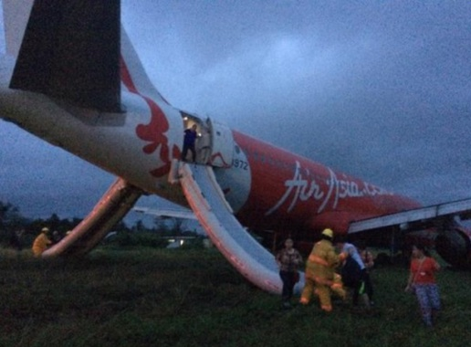 May bay AirAsia truot khoi duong bang o Philippines hinh anh