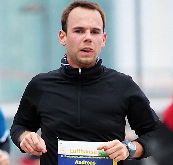 Co pho Germanwings tung dinh cuop chuyen bay truoc do hinh anh