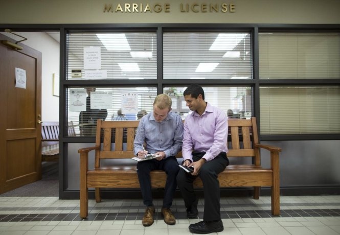 Nguoi dong gioi My xuc dong, vui mung dang ky ket hon hinh anh