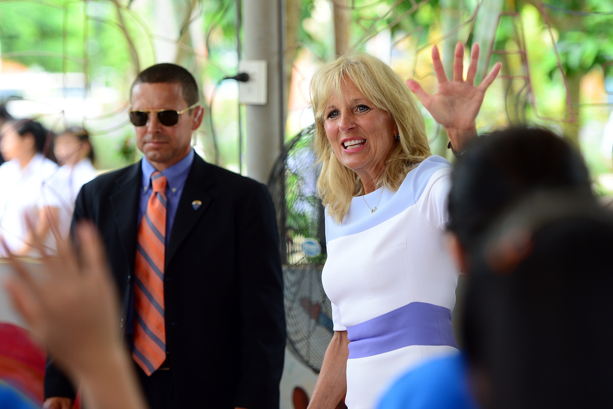 Mot ngay cua de nhi phu nhan My tai Ha Noi hinh anh