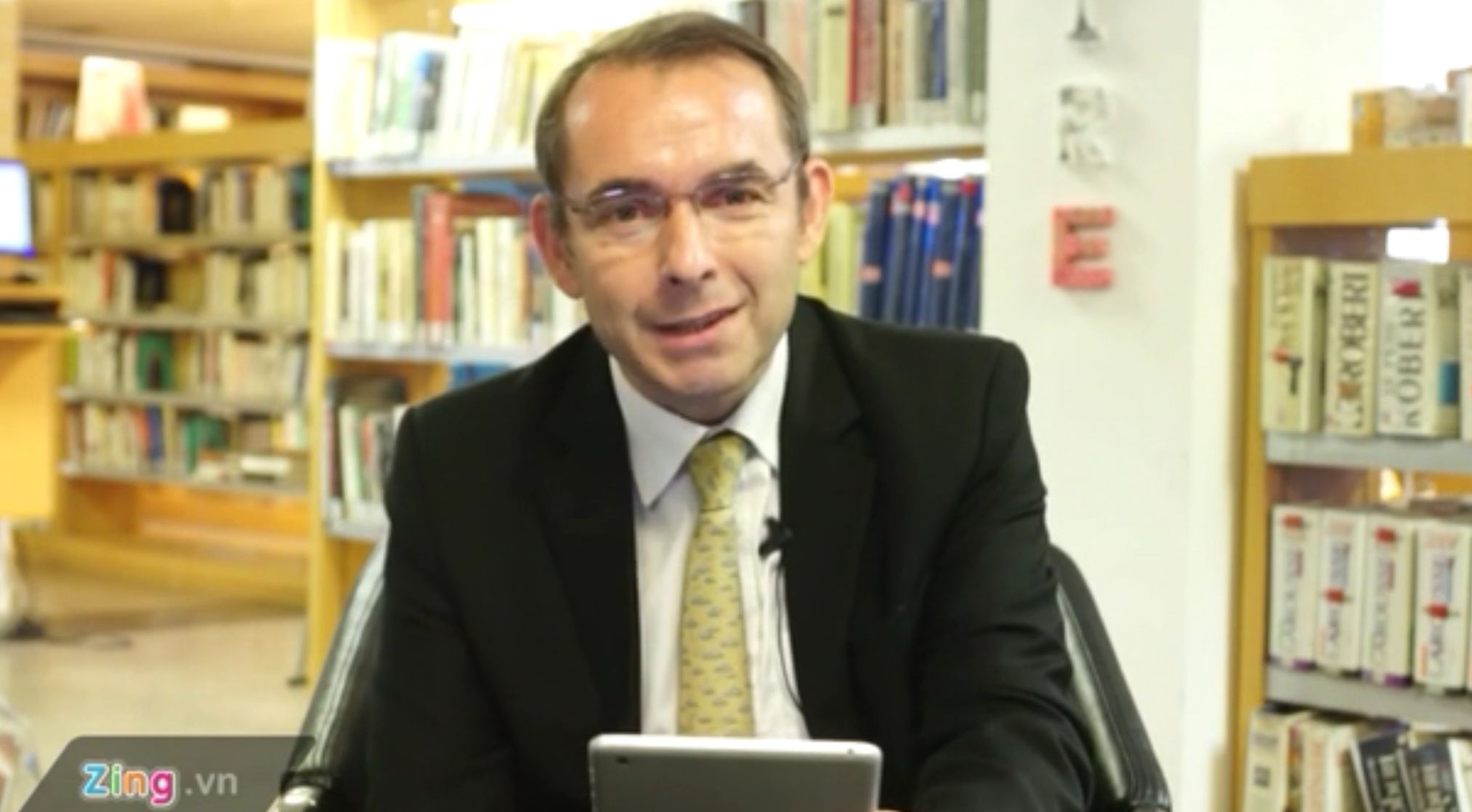 8 cau hoi Dai su Phap thich thu hinh anh