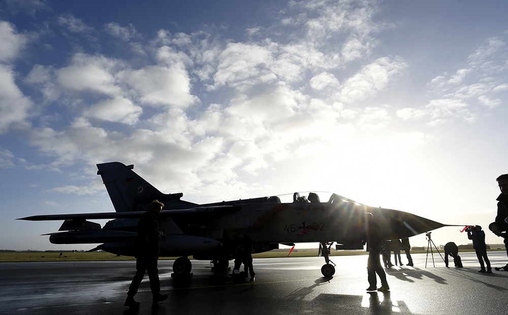 Duc quyet dinh tham chien chong IS o Syria hinh anh