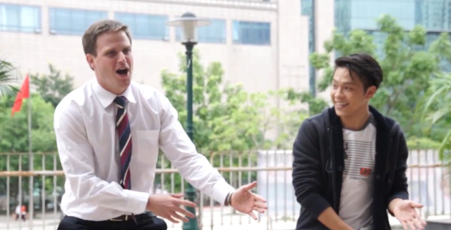 Pho dai su New Zealand day hoc sinh Viet nhay kieu tho dan hinh anh