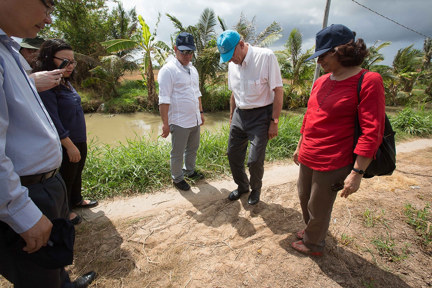 Phó tổng thư ký LHQ thăm nơi hạn hán ở Bến Tre ảnh 5 Pho tong thu ky LHQ tham noi han han o Ben Tre anh 5