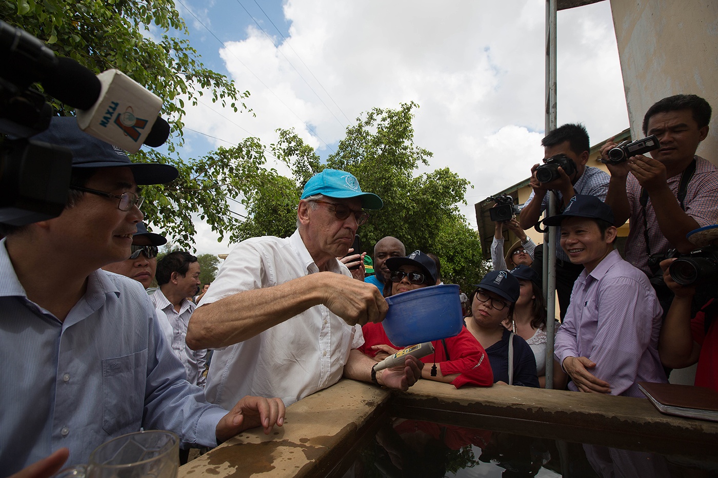 Phó tổng thư ký LHQ thăm nơi hạn hán ở Bến Tre ảnh 8 Pho tong thu ky LHQ tham noi han han o Ben Tre anh 8