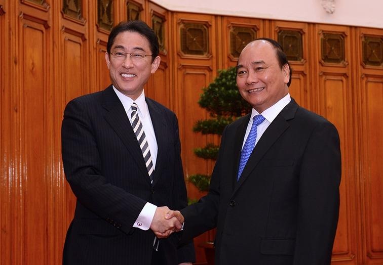 Ngoai truong Nhat Fumio Kishida toi Viet Nam hinh anh