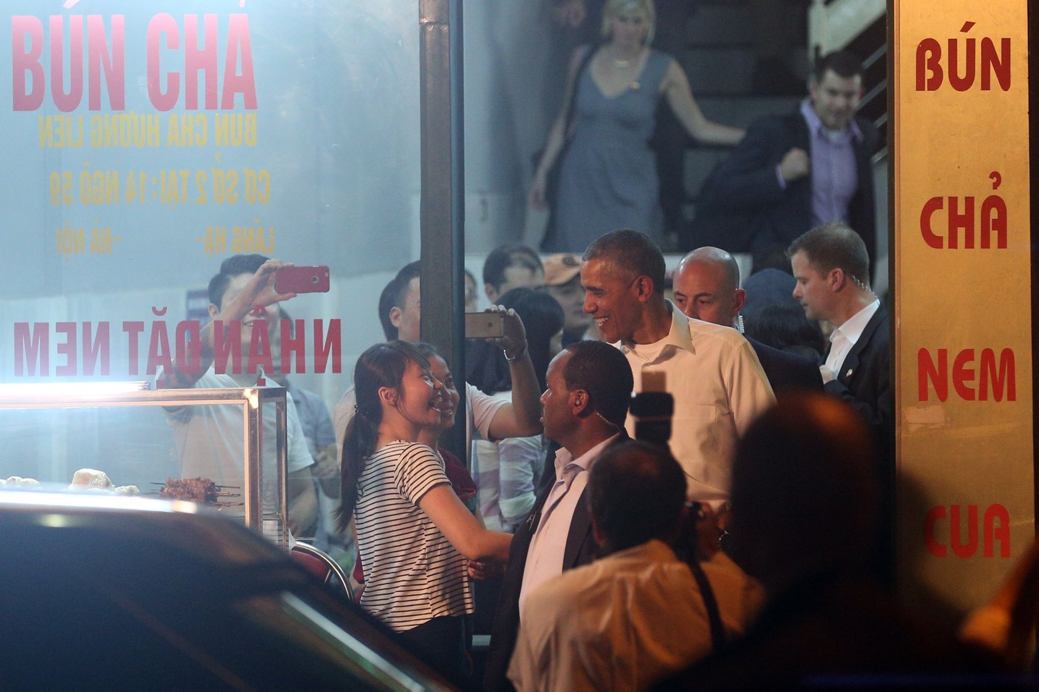 Obama ăn bún chả Hà Nội ảnh 1 Obama an bun cha Ha Noi anh 1