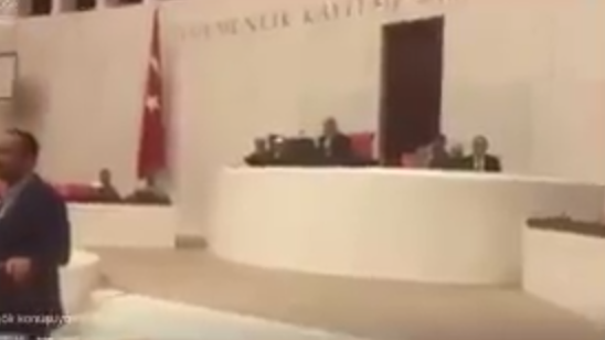 Khoanh khac bom no tai quoc hoi Tho Nhi Ky hinh anh