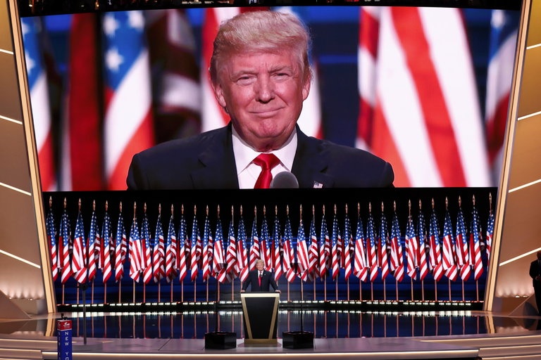 Donald Trump chi trich Clinton, cam ket 'luat le va on dinh' hinh anh