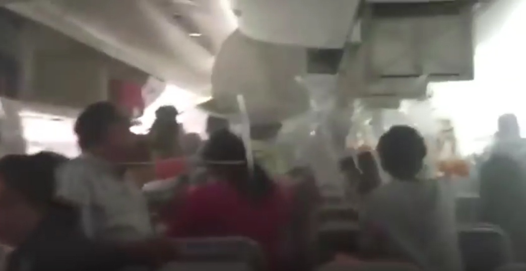 Gan 300 hanh khach hoang loan trong may bay boc chay o Dubai hinh anh