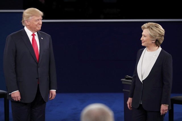 Tranh luan lan hai giua Clinton va Trump hinh anh