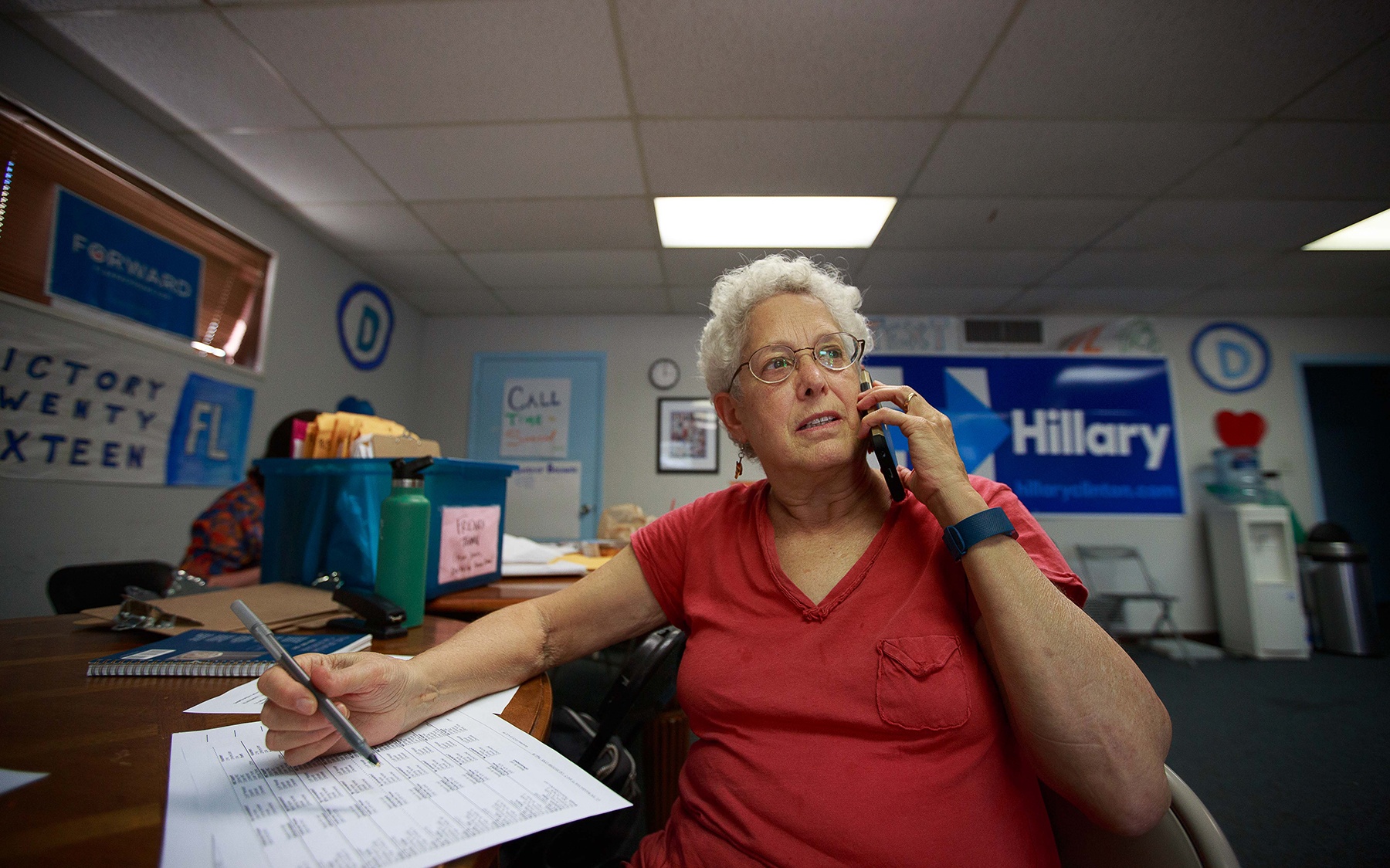 Chay dua voi cuoc chien bo phieu som o van phong cua Clinton hinh anh