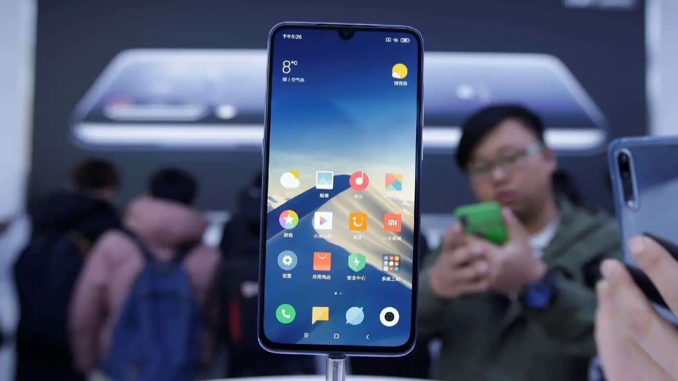 Lithuania keu goi nguoi dan khong dung smartphone Trung Quoc hinh anh