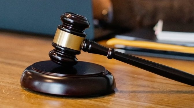 Apple bi kien,  Vi pham,  Ban quyen anh 1