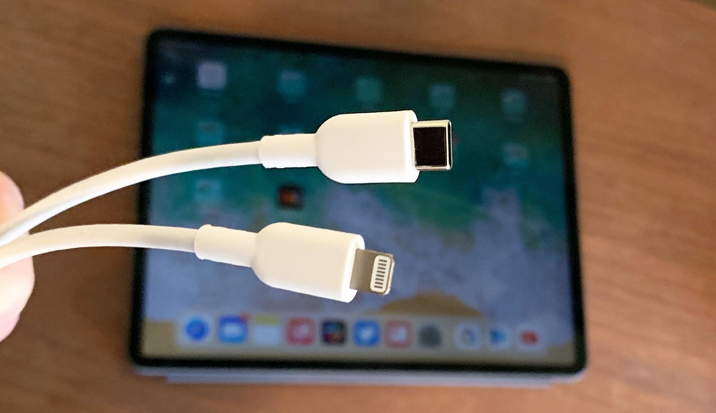 Apple kien quyet giu cong sac lightning,  Lightning,  USB-C anh 1