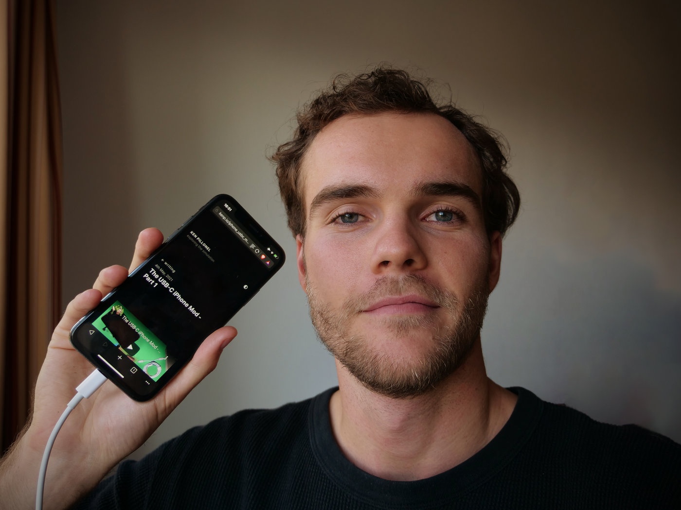 Chiec iPhone dac biet co gia tren 50.000 USD hinh anh