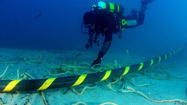 Hai tuyen cap quang vua duoc sua xong hinh anh