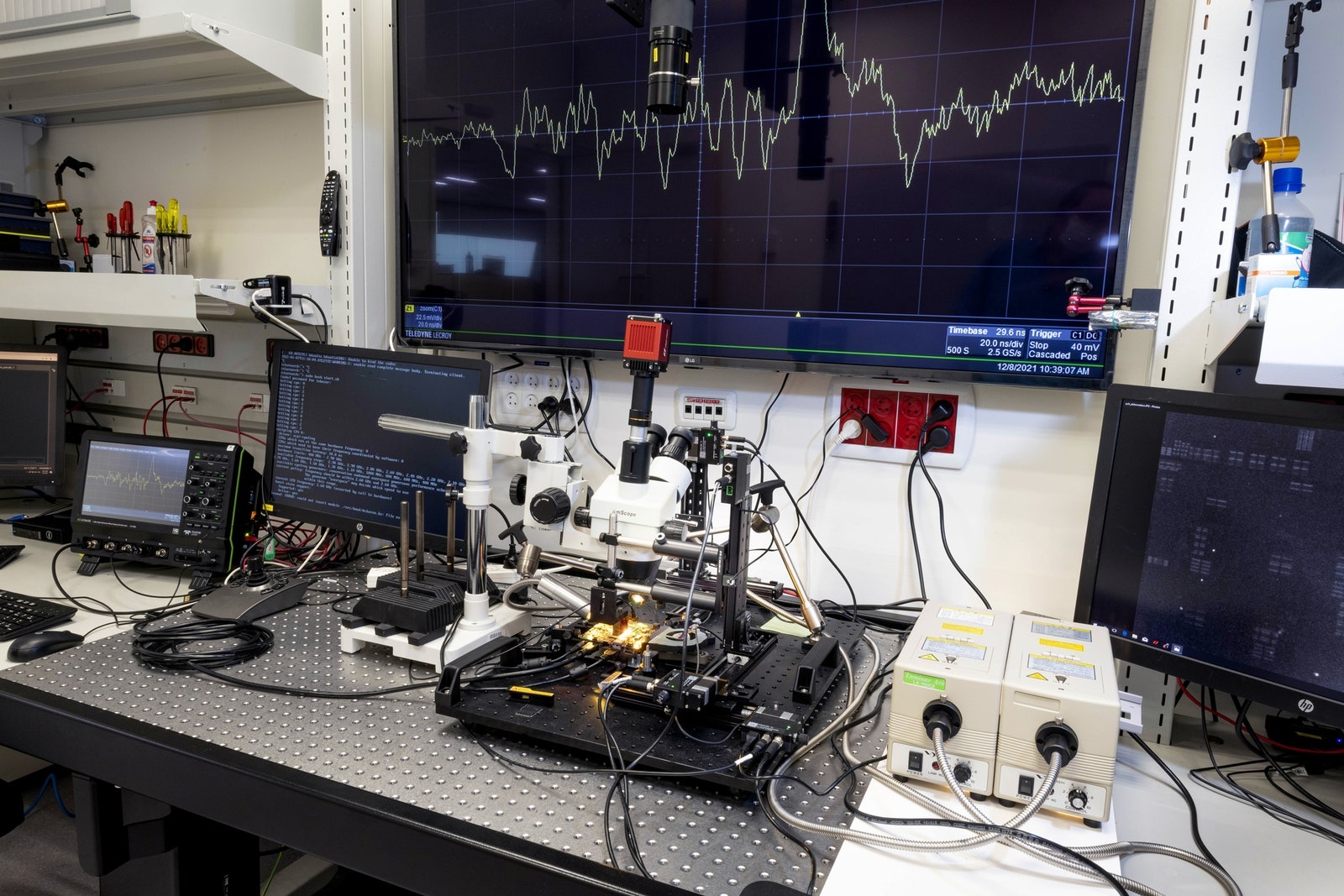 Nhom khac phuc lo hong bao mat cua Intel,  Intel,  Bao mat anh 2