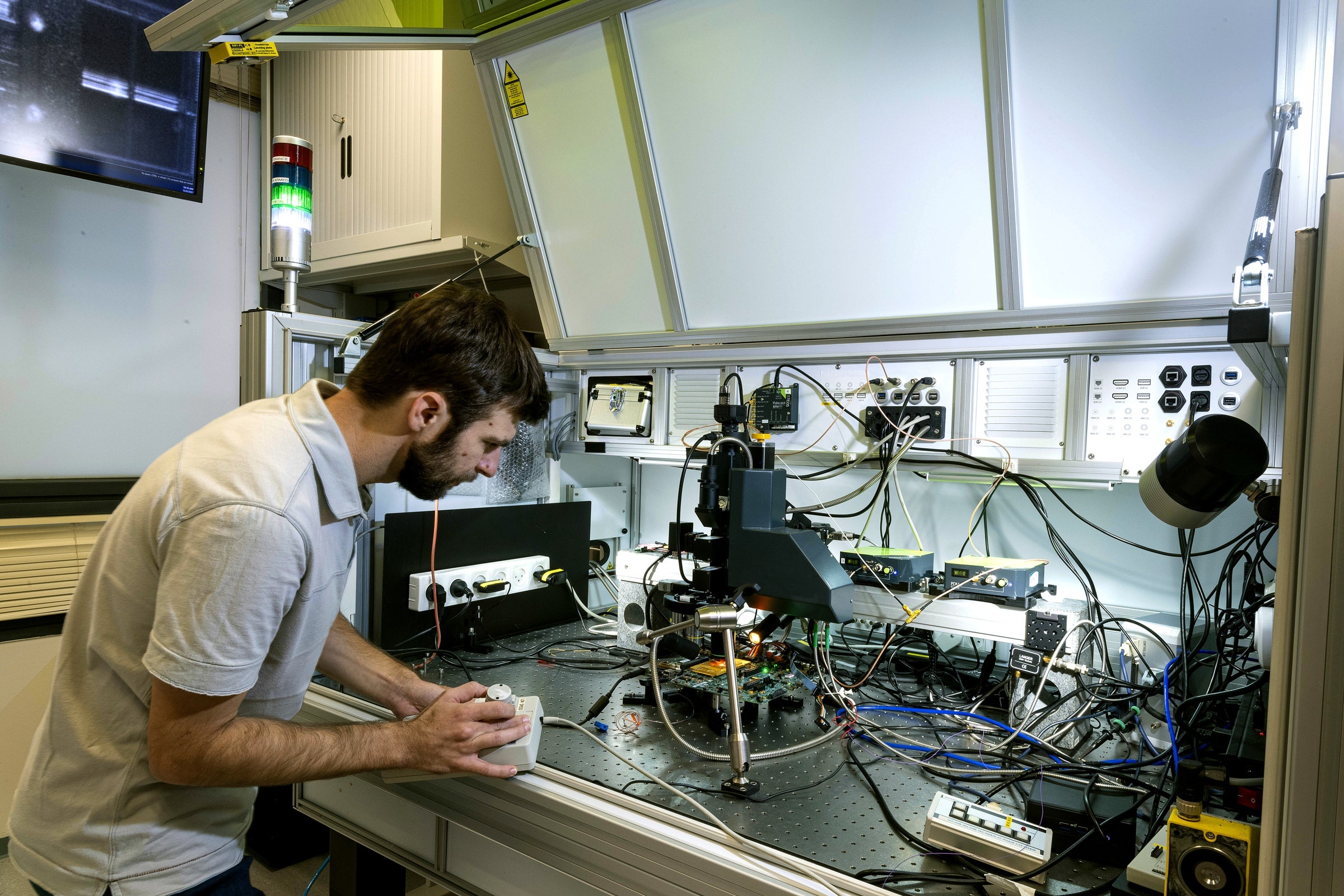 Nhom khac phuc lo hong bao mat cua Intel,  Intel,  Bao mat anh 1