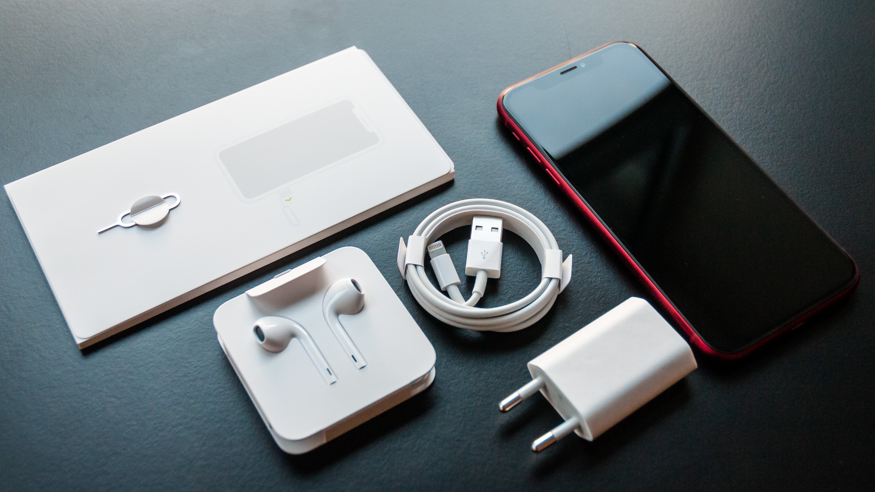 Apple tiet kiem nho loai bo cu sac,  tai nghe EarPods anh 1