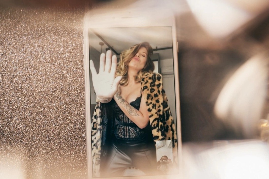 Tinh nang giau anh nhay cam tren iOS 16 hinh anh