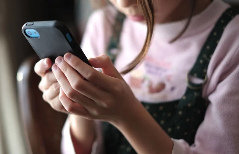 Apple quet du lieu nguoi dung iPhone anh 1