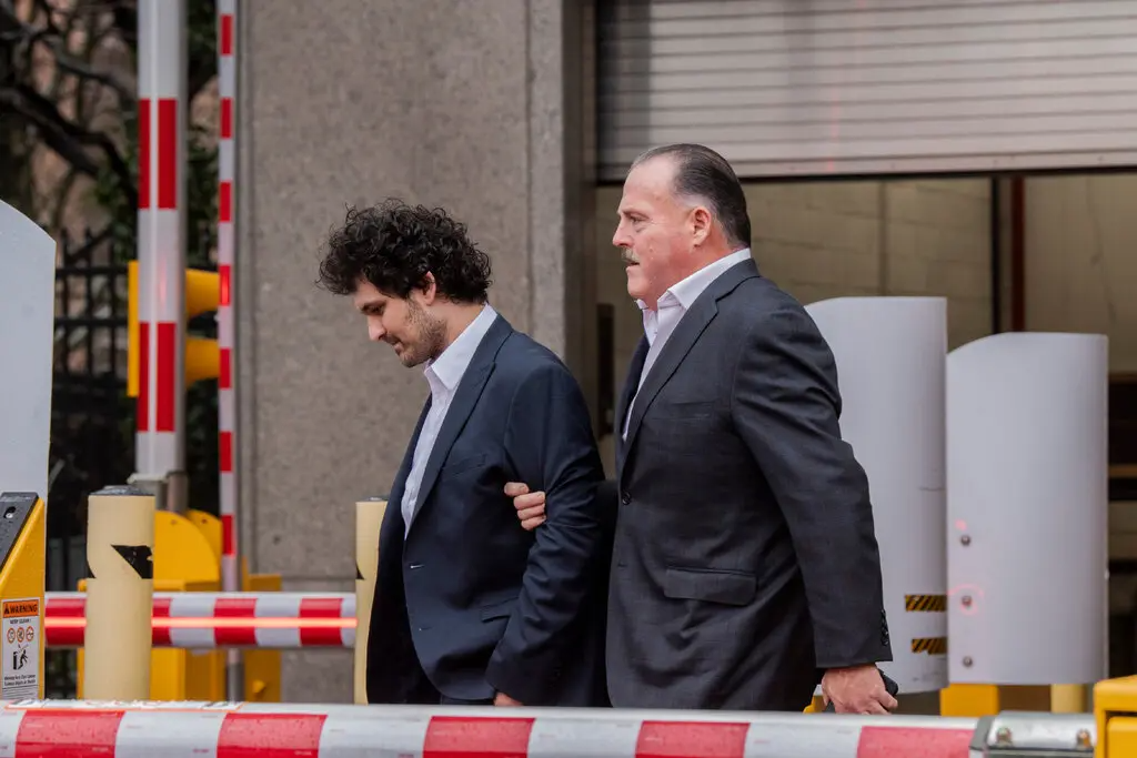 Sam Bankman-Fried co don trong vu kien FTX hinh anh