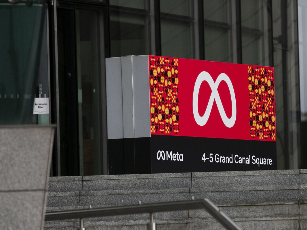 Meta gap kho tai chau Au hinh anh