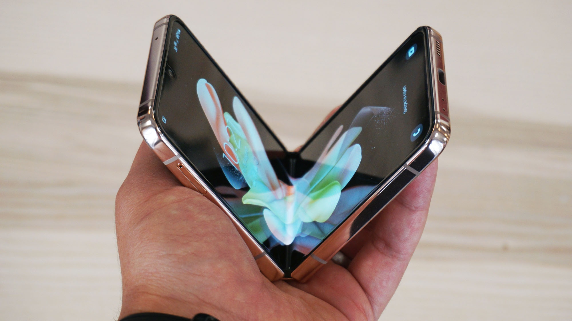 Lo ngay ra mat the he Galaxy Z Fold5 hinh anh
