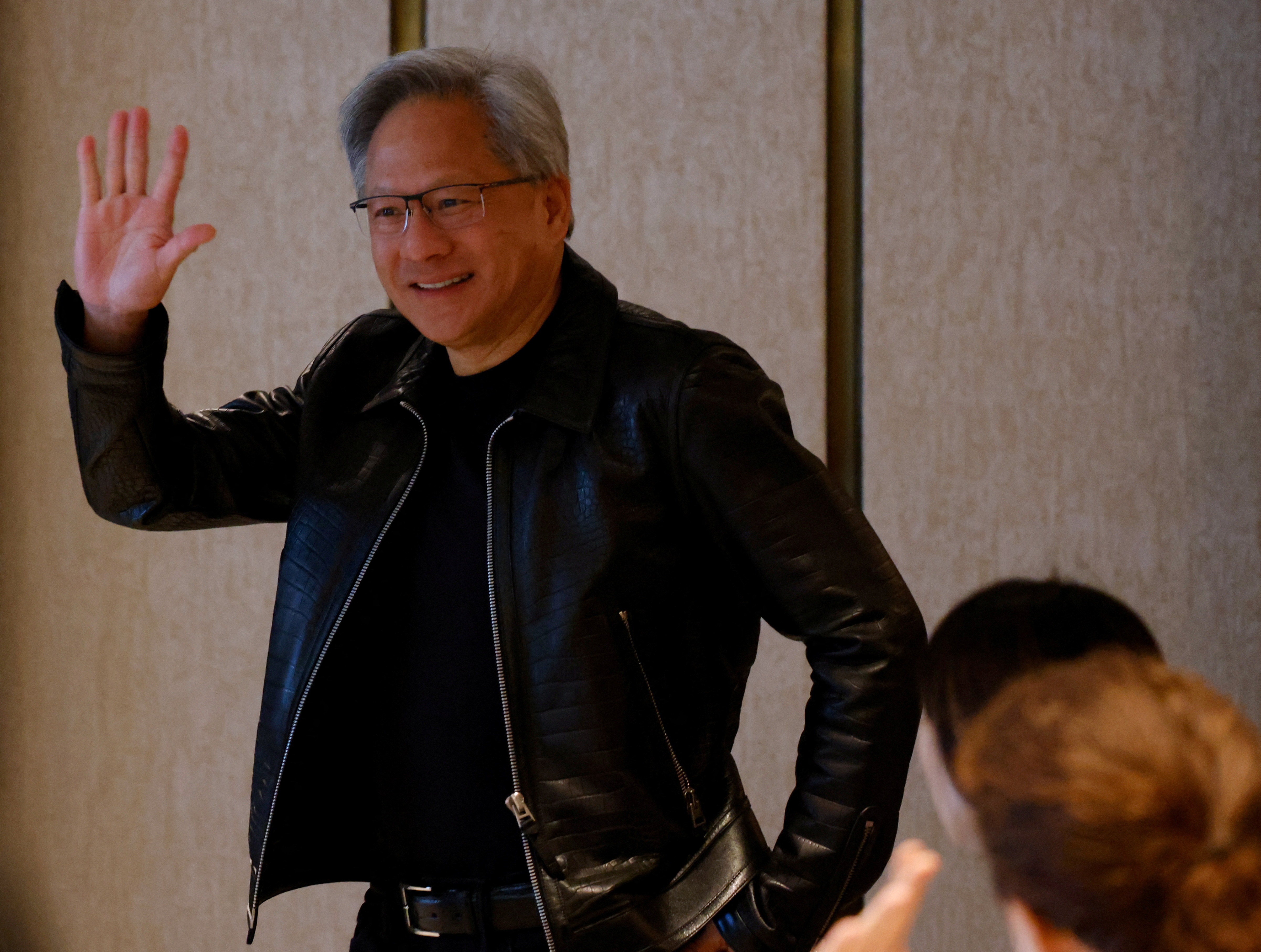 CEO Nvidia den Trung Quoc giua luc kho khan hinh anh