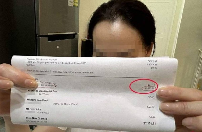 2 me con Singapore tra gia dat vi nhan tin khi cho chuyen bay qua canh hinh anh