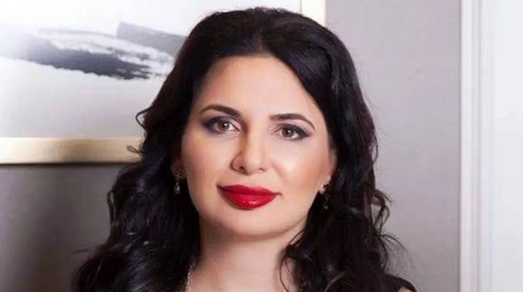 Lo dien ong trum dung sau 'Nu hoang tien so' hinh anh