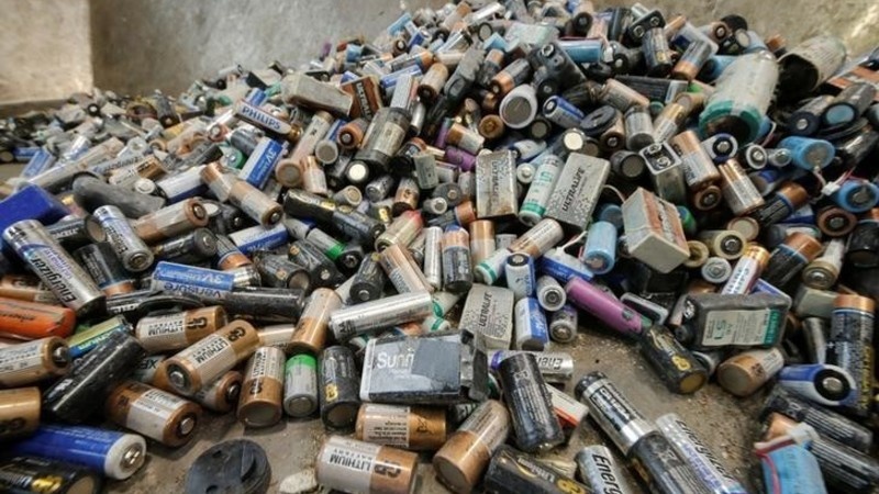 Pin lithium co the la tham hoa moi truong hinh anh