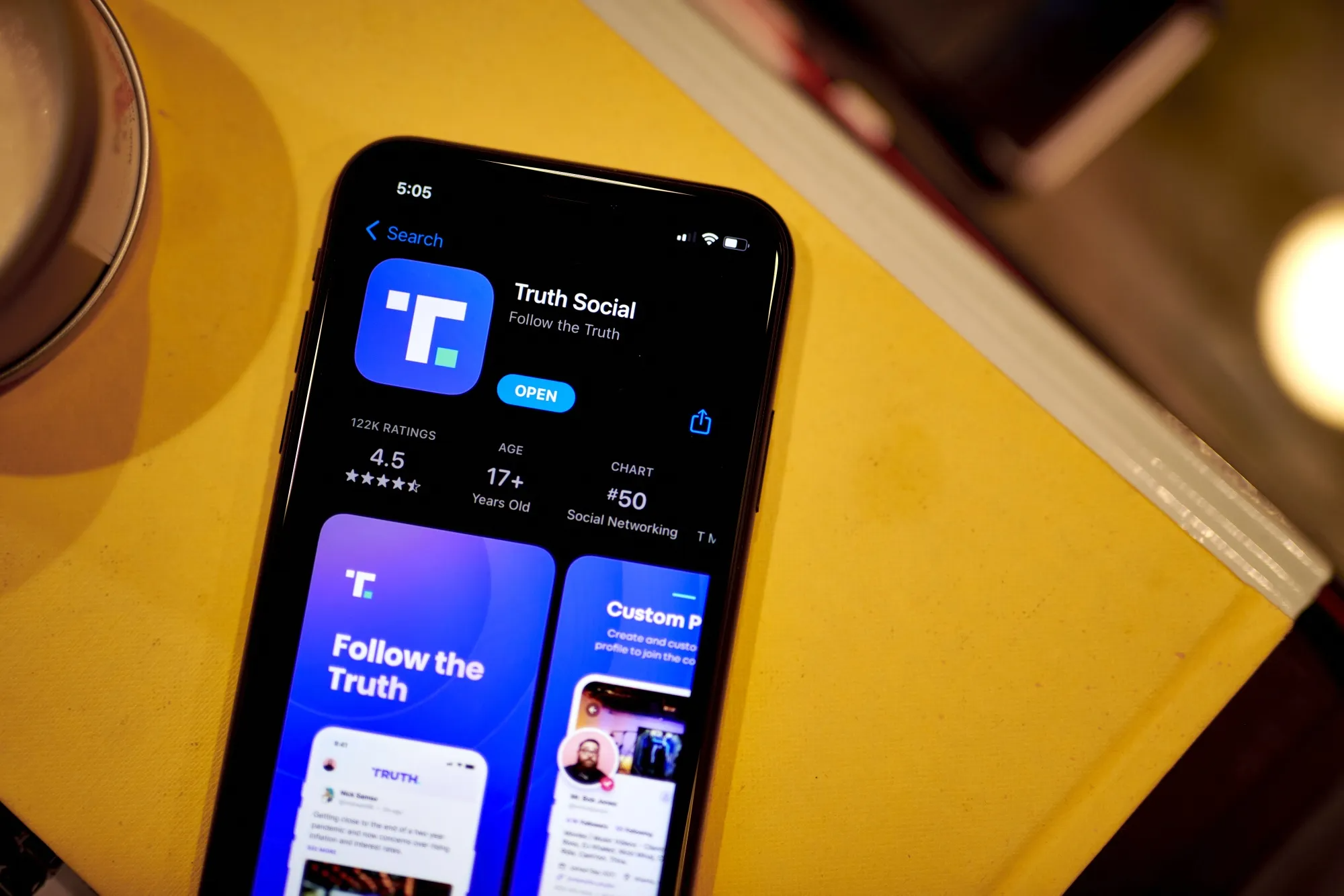 Mang xa hoi cua ong Trump gap bien dong hinh anh