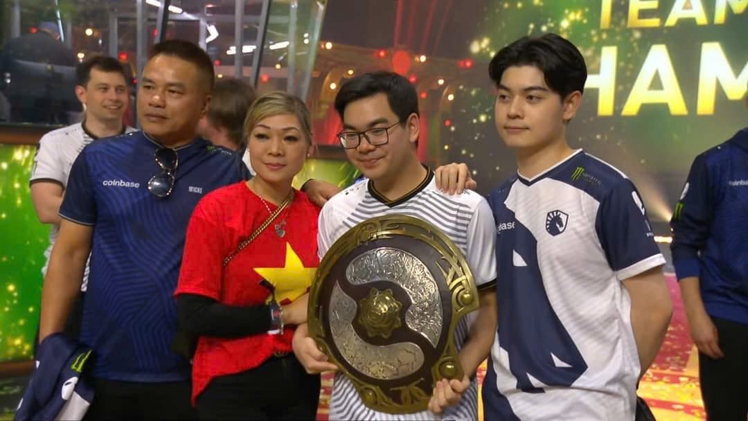 Tuyen thu Dota 2 goc Viet vo dich the gioi, thang giai 1,1 trieu USD hinh anh