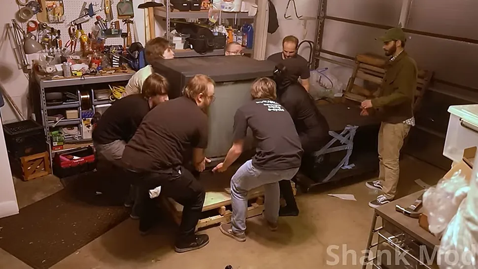 ‘Giai cuu’ TV CRT lon nhat the gioi hinh anh