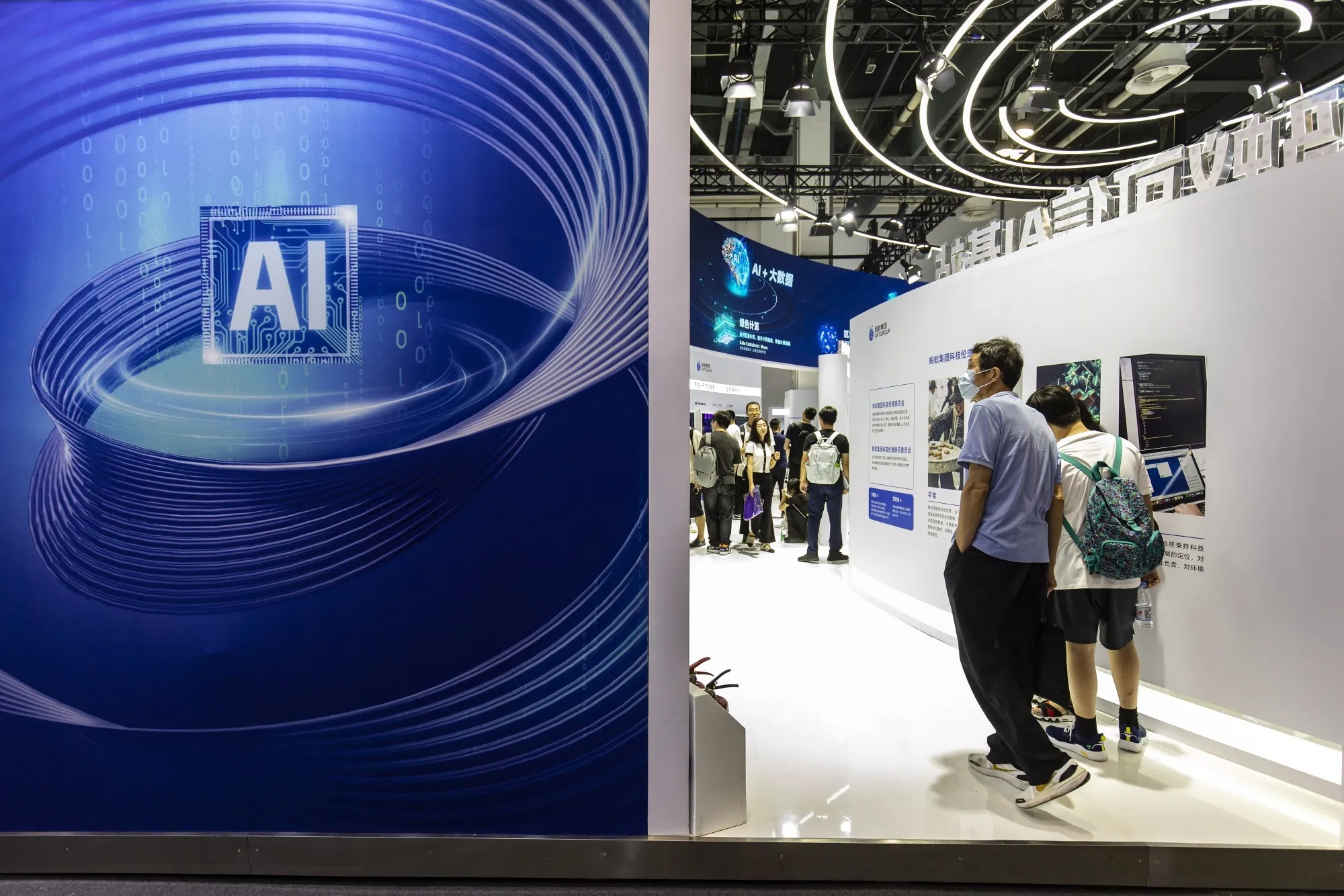 Cac cong ty Trung Quoc 'pha gia' AI hinh anh